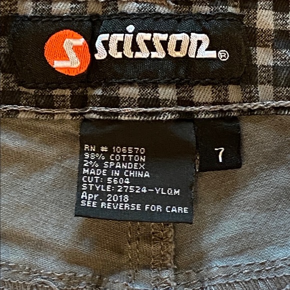 Scissor brand from Tilly’s…Girls size 7. Gray and black checked jeans. - Picture 5 of 5